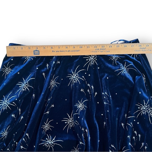 Elegant Navy Blue Velvet Skirt with Starburst Design - Picture 6 of 11